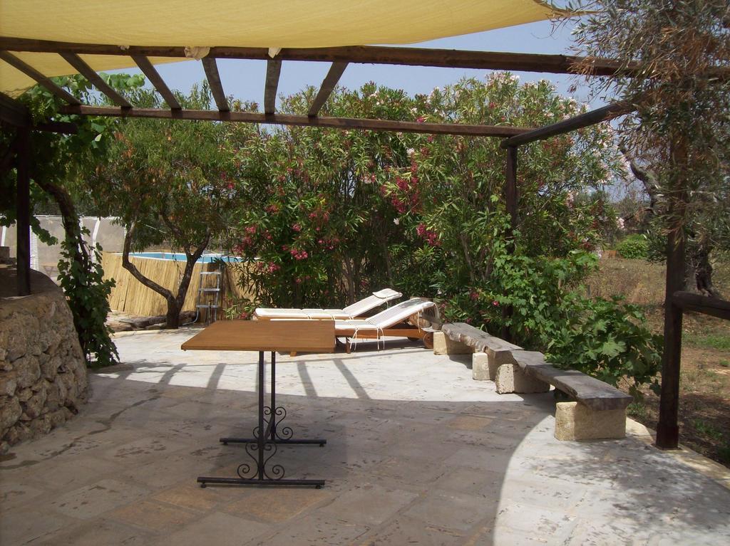 Trullo Contrada Stracca Pensionat Alliste Exteriör bild
